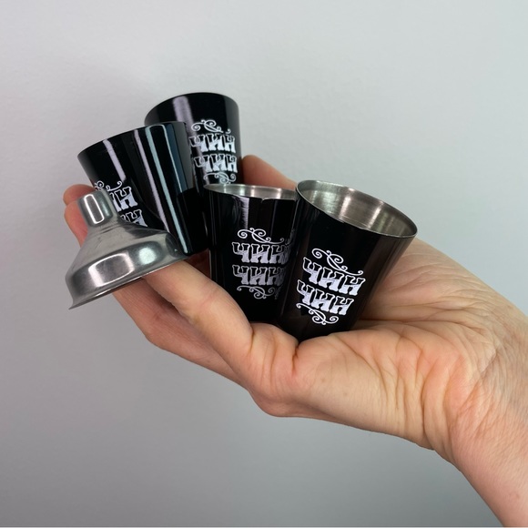 Stainless Steel Flask with Four Shot Glasses and a Funnel - Picture 5 of 6